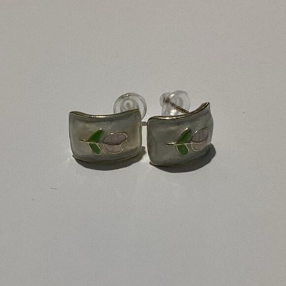 🌷Elegant GoldTone White Ivory Swirl Tulip Painted Earrings - Picture 14 of 16